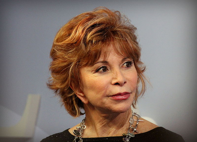 A autora Isabel Allende fala da retórica anti-imigrantes, da proibição de livros e dos direitos das mulheres